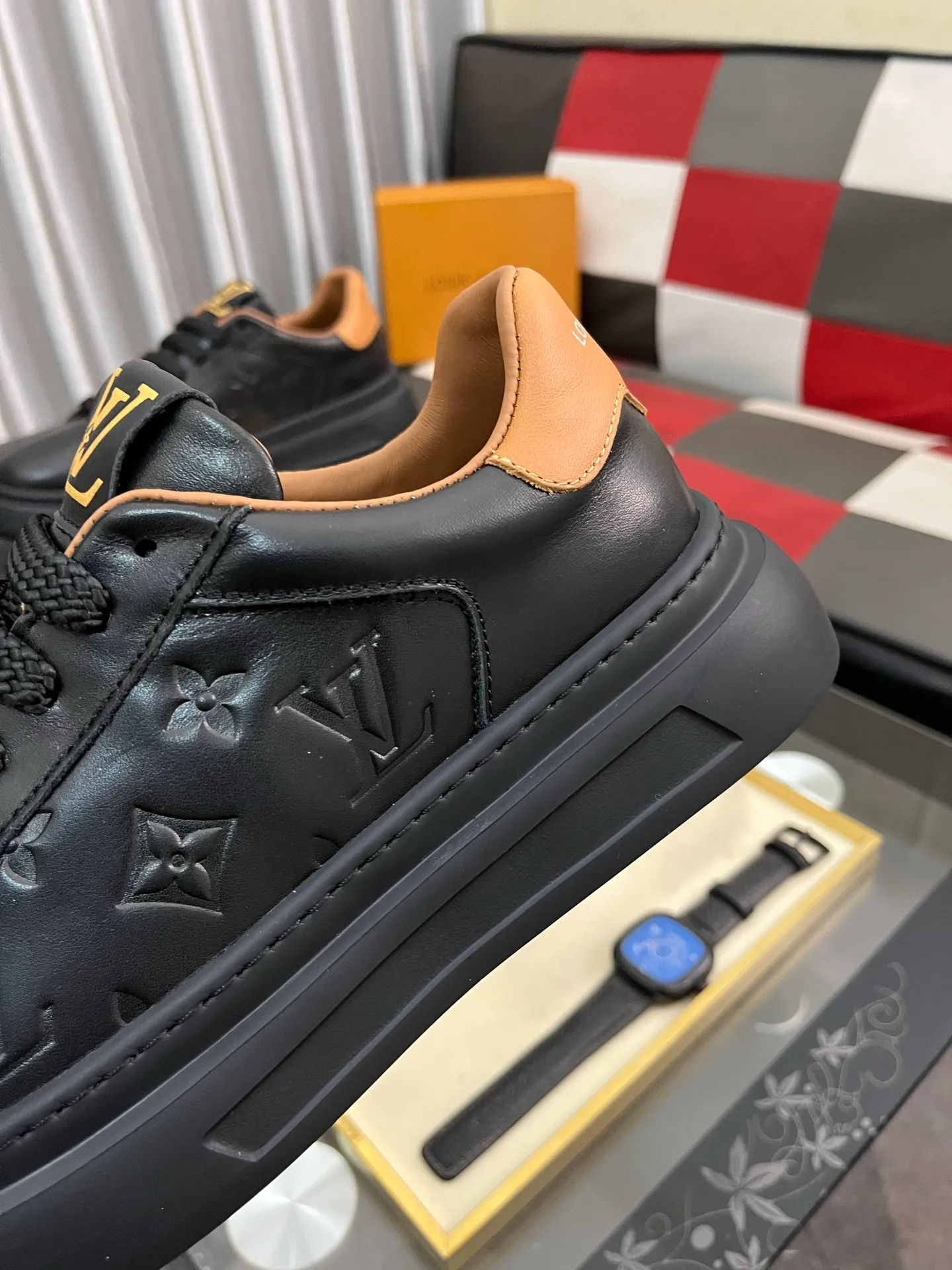 Men's shoes 💰480⌚️⌚️【LOUlS VUlTTON】Louis Vuitton～unique modern sneakers. LV counter purchasing 🏃casual shoes😍😍 Men's 2025 counters are on sale at the same time. The original brand imported from Italy selects first-layer soft cowhide. ➕Special material 🐑Sheepskin lining Size: 38-442⃣️Colors available